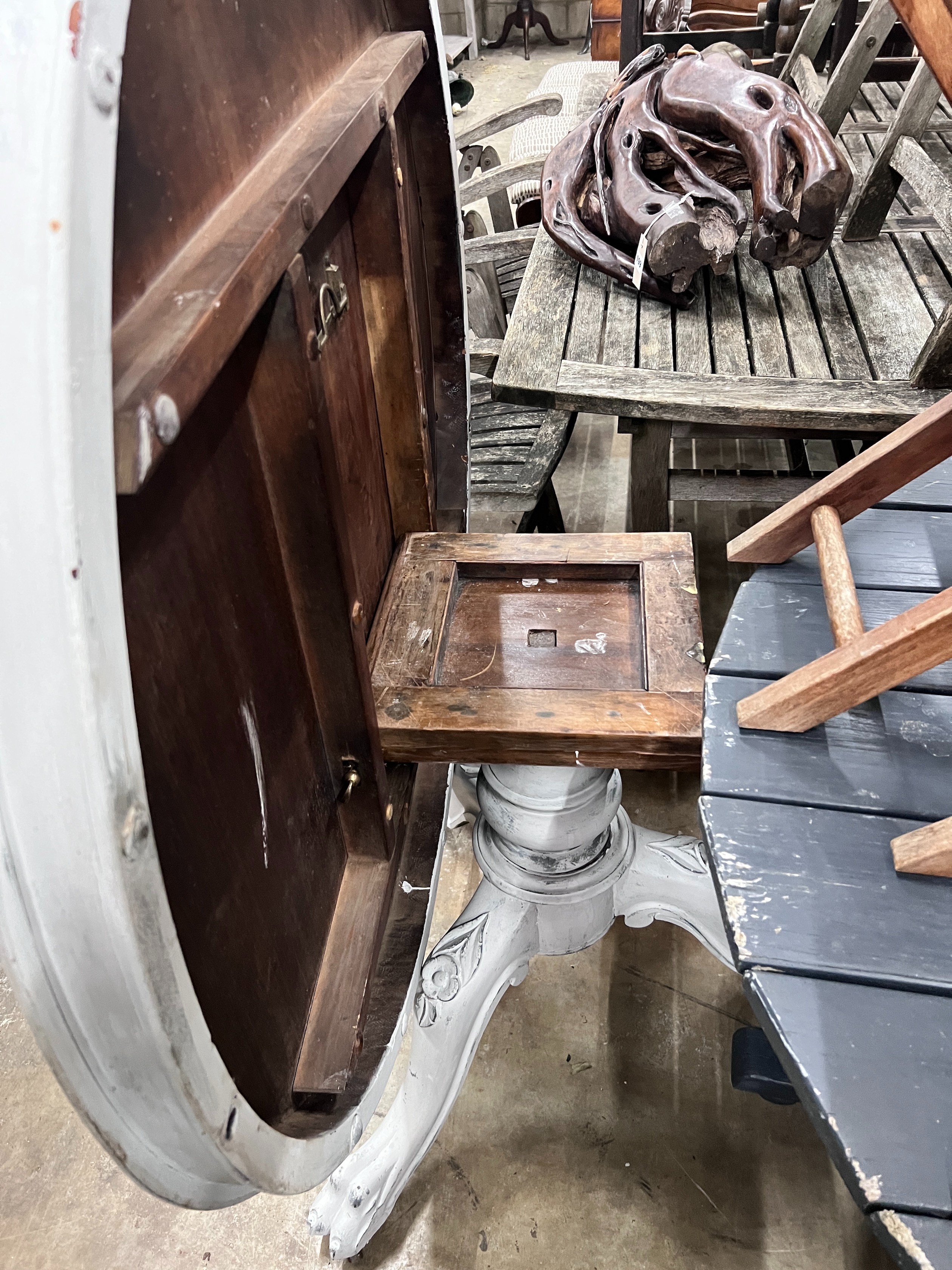 A white painted Victorian mahogany breakfast table, diameter 117cm *Please note the sale commences at 9am.